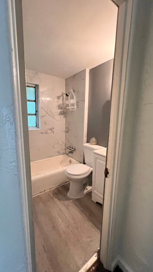 Photo - 2217 W 39th St