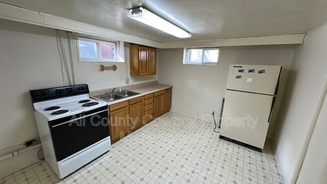 Building Photo - 310 S 12th St Unit Apt A