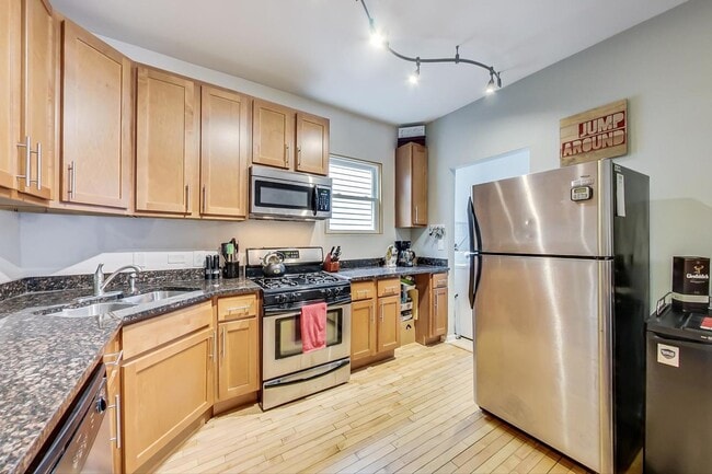 Photo - 3618 W Dickens Ave Unit #1