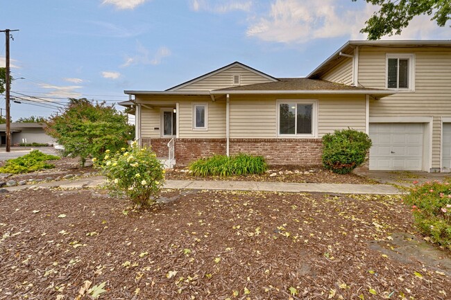 Building Photo - 5400-5402 Folsom Blvd Unit 5400 Folsom Blvd