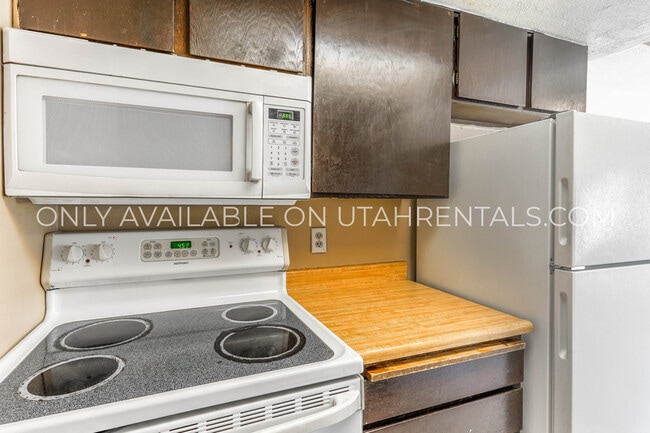Photo - 232 W Foxbridge Dr