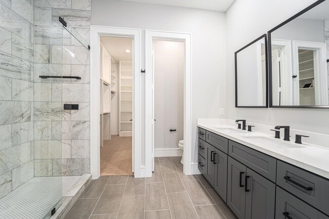 Building Photo - 2221 Francis St