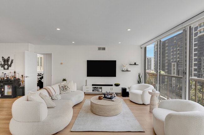 Photo - 10747 Wilshire Blvd Unit 902