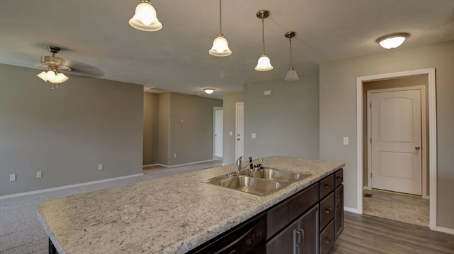 Photo - 4 Bedroom Rental Home in Springfield!