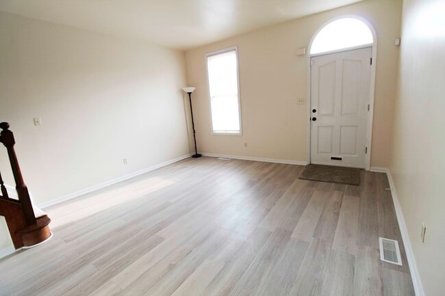 Photo - 507 W 4th St