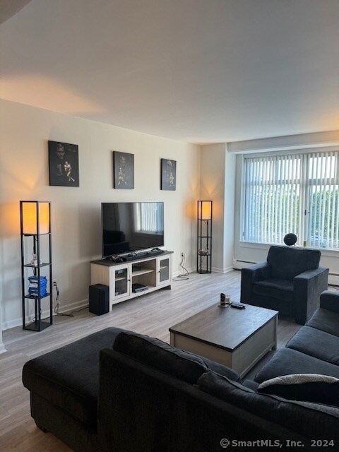 Photo - 235 E River Dr Unidad APT 503