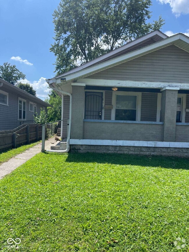 Building Photo - 894 N Gladstone Ave Rental