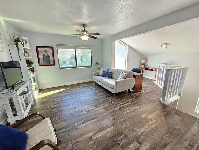 5 Fairway Dr