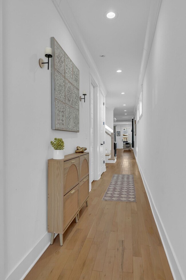 Photo - 611 James Ave