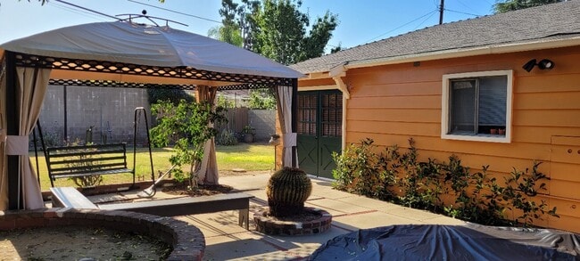 guest cottage - 5838 Agnes Ave Unit cottage