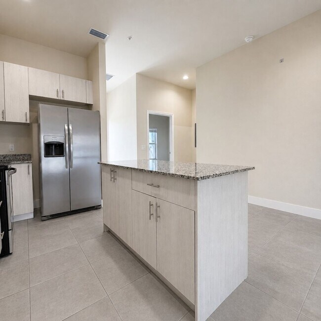 3221-3409-3409 SW 8th Pl Unit 3313-205