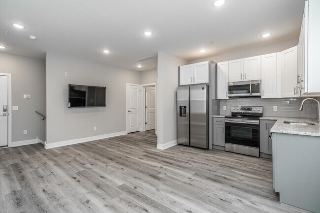 Photo - 616 Union St