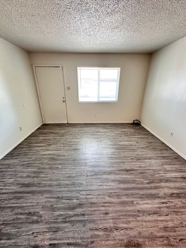 Building Photo - 3211 Morris St NE Unit 3
