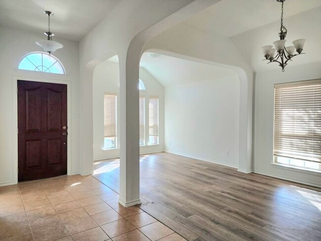 Photo - 2401 Silverthorn Ct