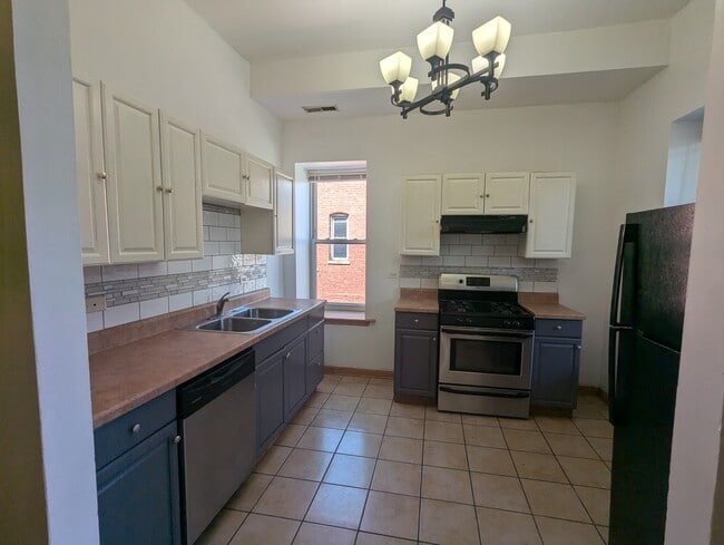 Photo - 3212 W Warren Blvd Apartments Unit 2