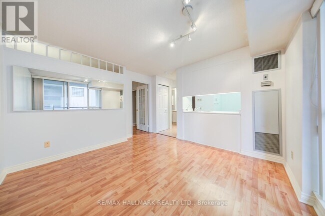 Photo - 736 Bay St. Unité 307