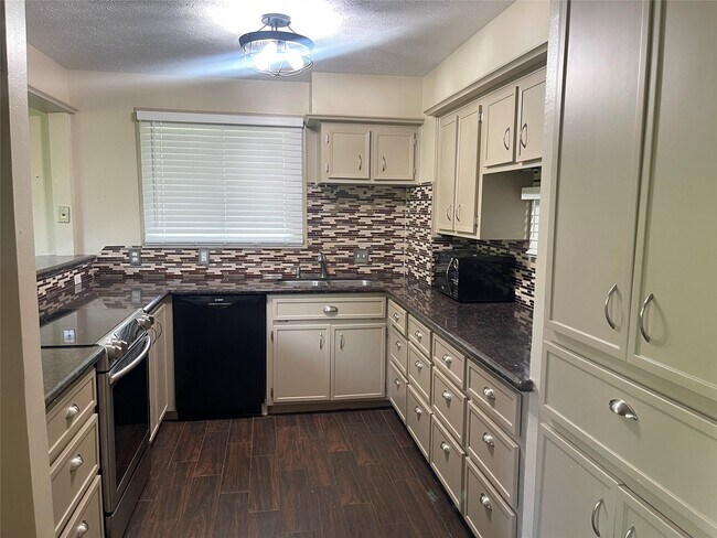 Photo - 1631 Hagerson Rd