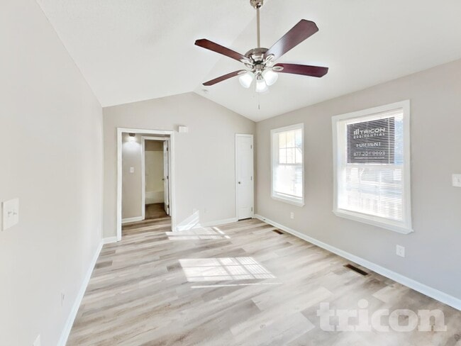 818 Lusterleaf Pl