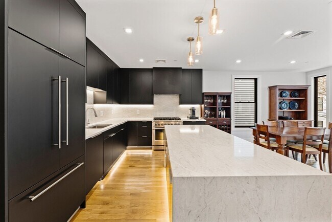 Photo - 8 Mercer St Condo Unit 3
