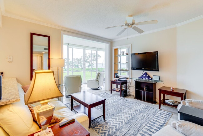 Photo - 5799 NE Island Cove Way Unidad SI FL1-ID1546190P