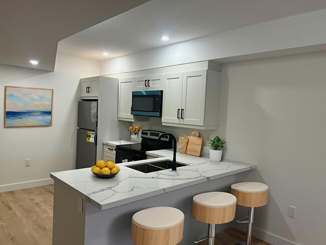 Building Photo - 153 Mary St Unit D