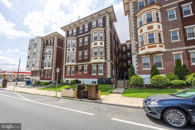Building Photo - 4710 Chestnut St Unit 2A Rental
