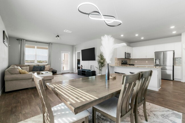 Photo - 212 Apache Plum Dr