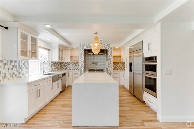 Building Photo - 6585 Coronado Crest Ave Rental
