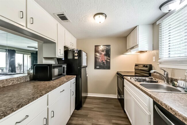 Photo - 15919 Golf Club Dr Unit 215