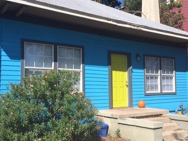 Photo - Two Homes 10 Bedroom 5 Baths Near UT Campus