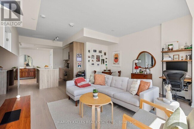 Photo - 840 St Clair Ave W Unit 803