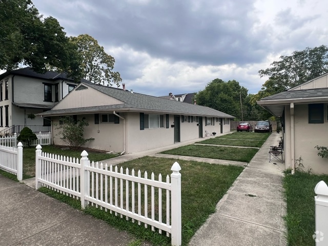 Building Photo - 404-406 Kelton Ave Rental