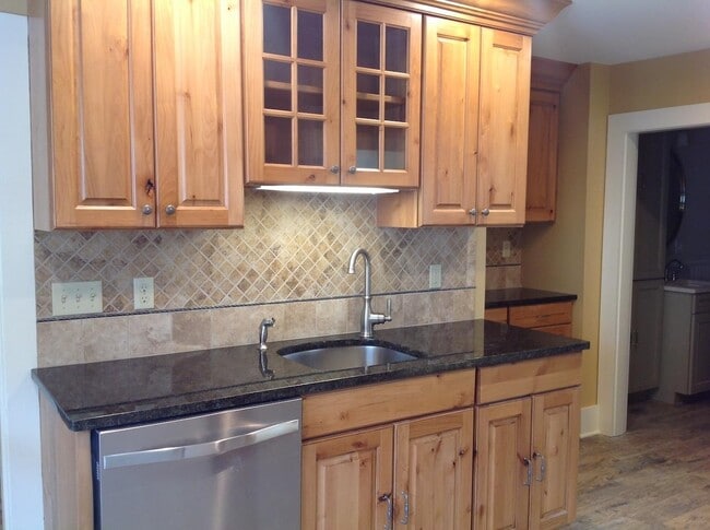 Building Photo - 341 Court St Unit Apt 1