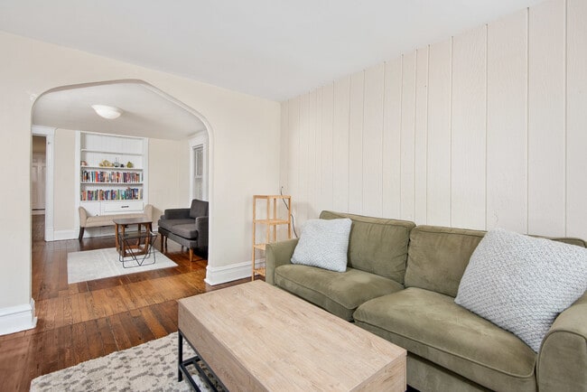 Photo - 1512 W School St
