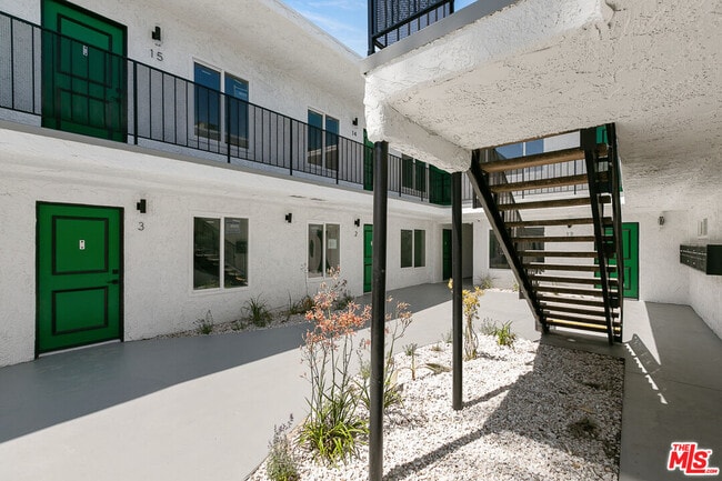 Building Photo - 6736 Woodley Ave Unit 3 Rental