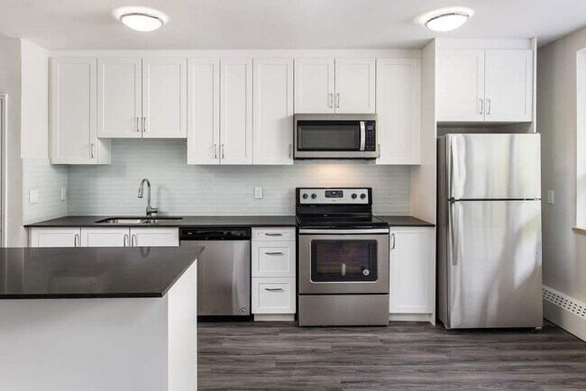 Photo - 2893-2897 St Clair Av E