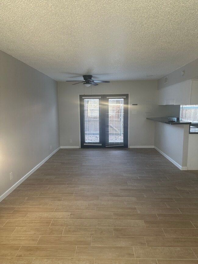 Building Photo - 2447 S Graham Dr