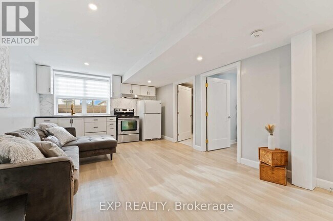 Photo - 1223 Kitchener Ave