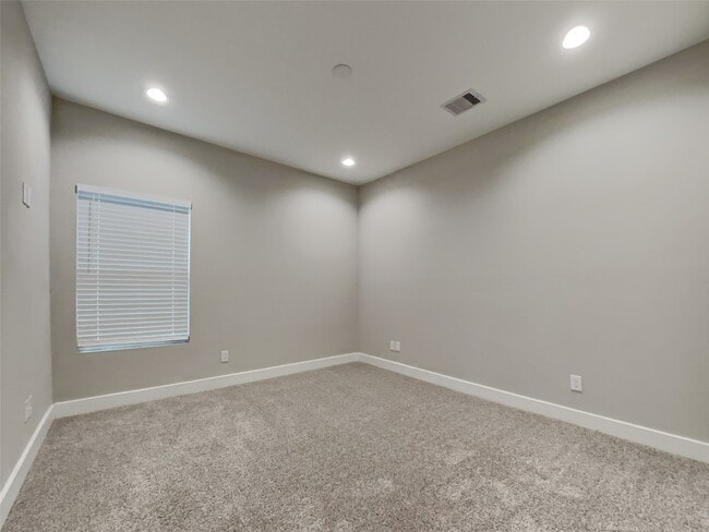 Photo - 5902 Gardendale Dr