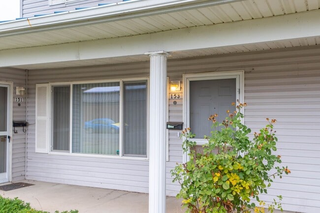 Photo - Close To The Heart of Down Town Lebanon!