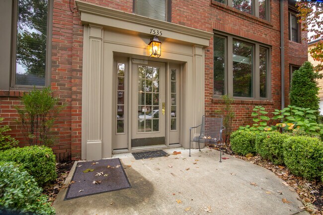 Photo - 7535 Oxford Dr Unit 1E