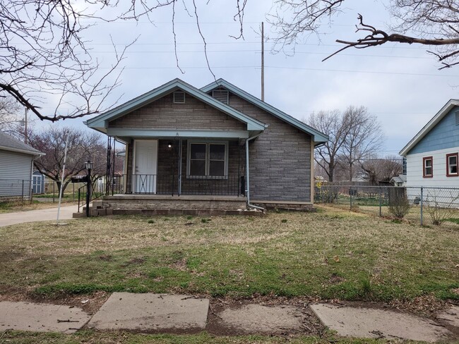 Photo - 3 Bed 2 Bath Bungalow walking distance to river