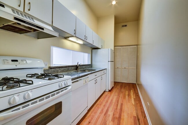 Photo - 3257 N Sheffield Ave Unit 306