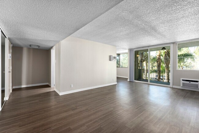 RESIDENCES AT WOODLAKE