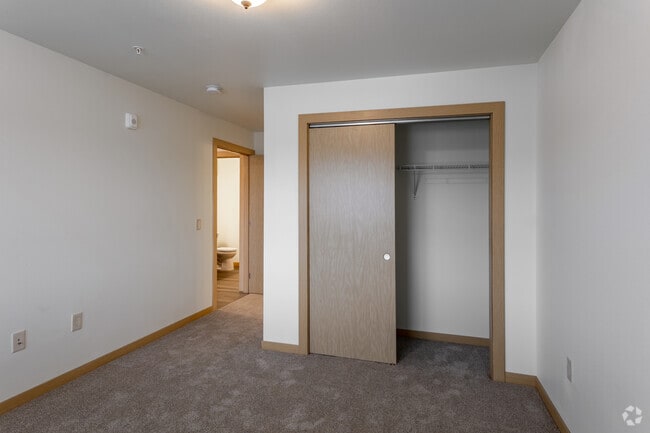 2BR, 2BA - 970SF - Primary Bedroom - Park Brook Apartments