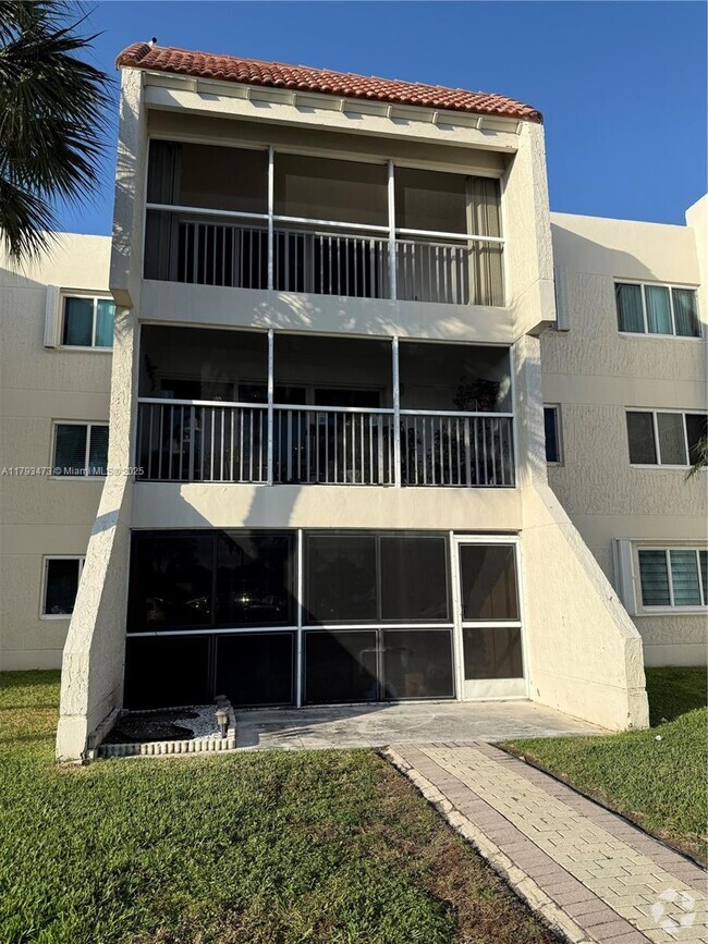 Building Photo - 120 Lakeview Dr Unit 114 Rental
