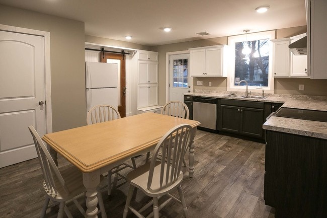 Photo - 122 Sayre St Unidad A