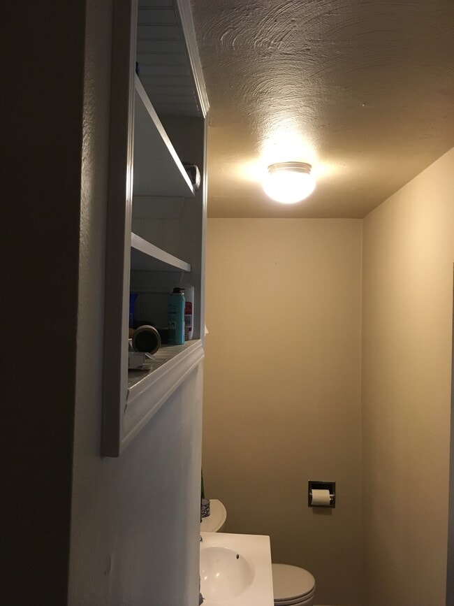 Baño - 908 4th Ave E