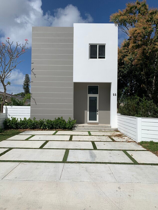 Photo - 55 SE 13th St (Dania Beach, FL)