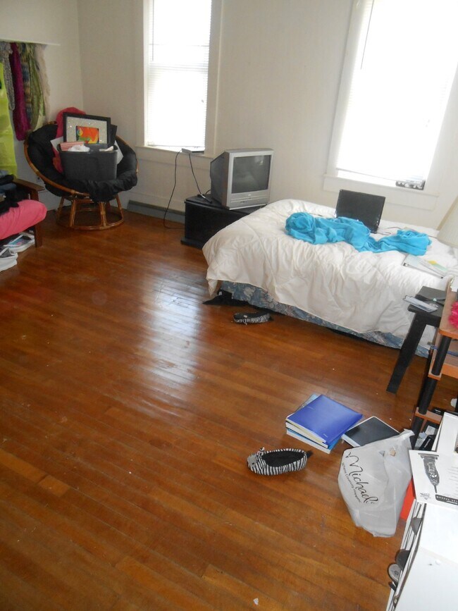Photo - Awesome 2 Bed 1 Bath! Available June 1st!